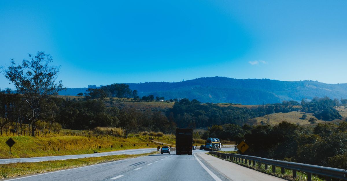 A concessão da BR-381 em Minas Gerais está prevista para os trechos com início em Belo Horizonte, no entroncamento com a BR-262 para Sabará até o entroncamento com a BR-116 em Governador Valadares. | Crédito: Adobe Stock