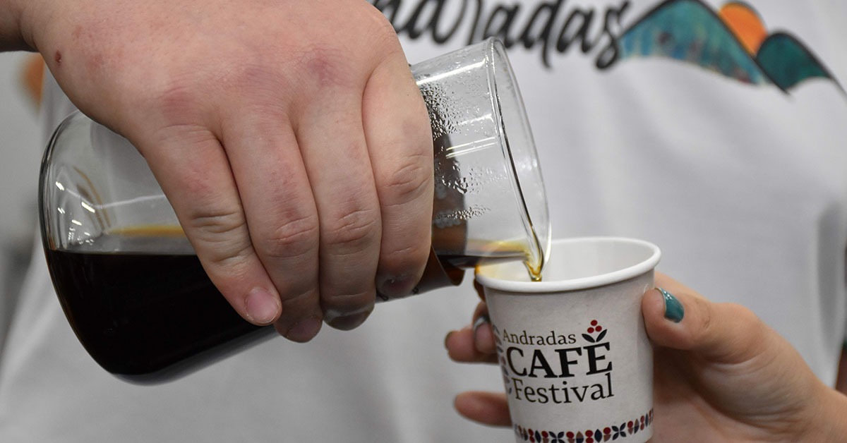 ADCE-MG anuncia nova edição do ‘Café com Fé’