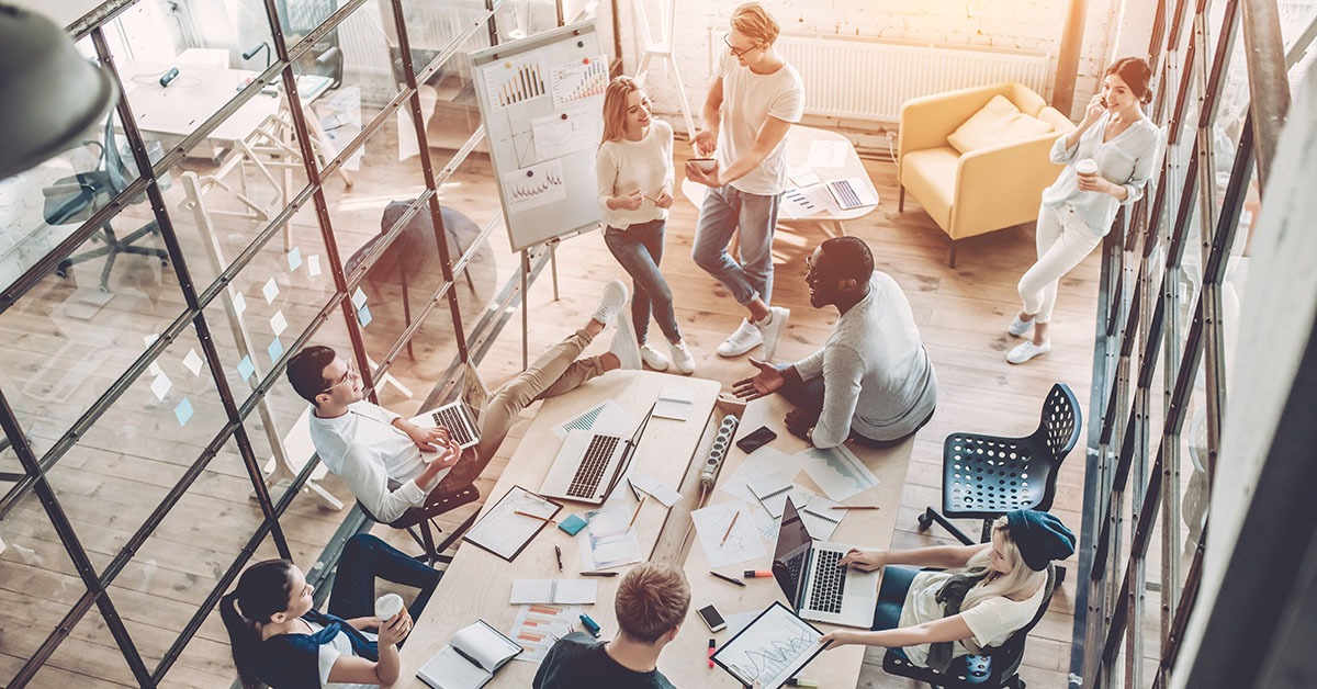 Gestão de “Pessoas” ganha página exclusiva e estreia com o tema: trabalho presencial versus remoto