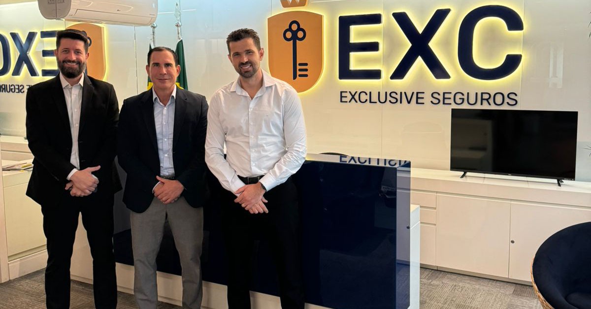 Da esquerda para a direita: Fábio Garib (Head Zelo Empresas), Marco Paulo Mascarenhas (CEO Exclusive Seguros) e Lucas Provenza (CEO Zelo Empresas) | Crédito: Divulgação / EXC Seguros 