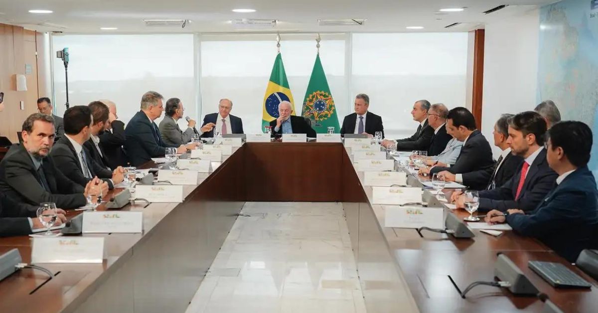 Governo e montadoras debatem produção de carros bioelétricos no Brasil