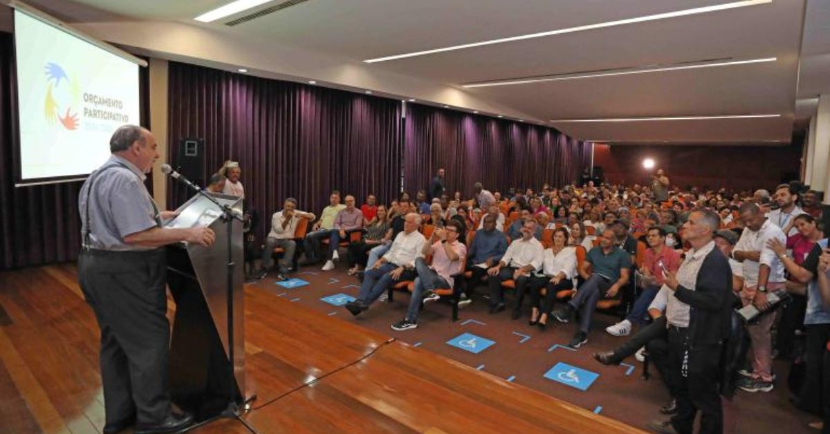 Prefeito de Belo Horizonte, Fuad Noman (PSD), se reuniu com lideranças comunitárias para falar sobre início das reuniões do Orçamento Participativo em BH | Crédito: Adão de Souza / PBH