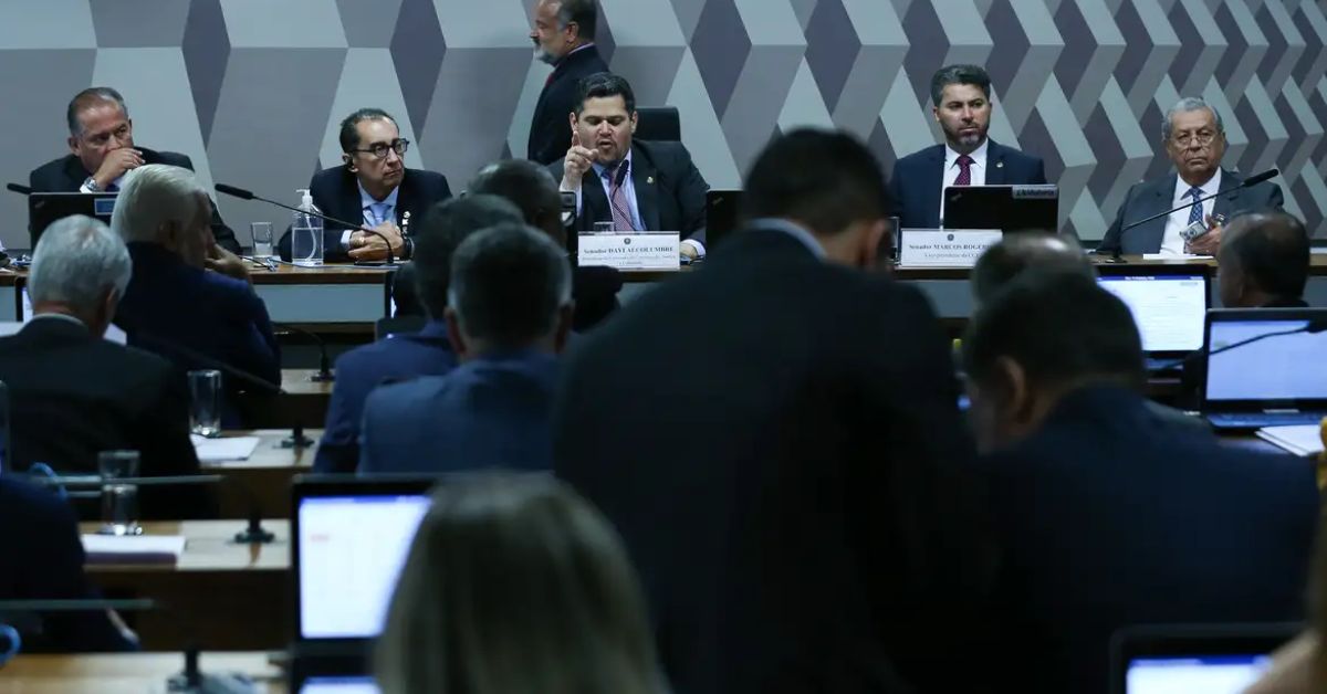 Comissão do Senado aprova aumento de salários de juízes e promotores 