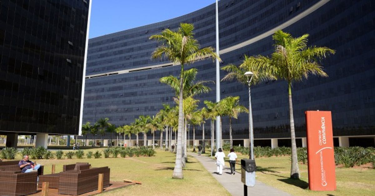 Governo de Minas propõe reajuste geral para os salários de todo o funcionalismo