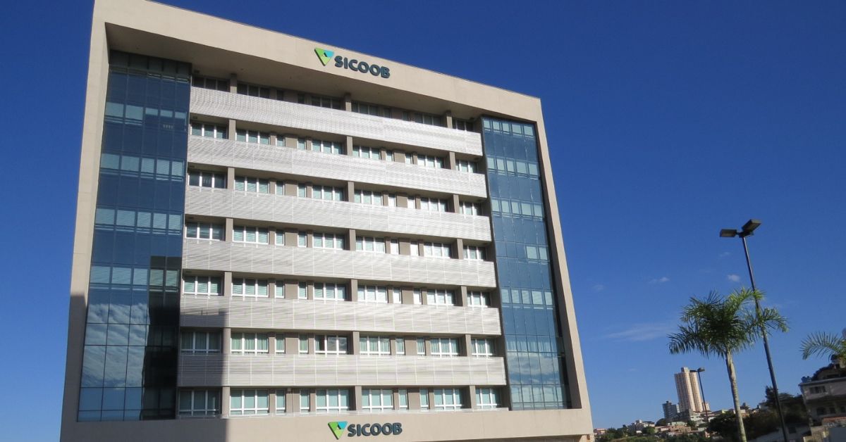 Fitch Ratings eleva classificação do Sicoob
