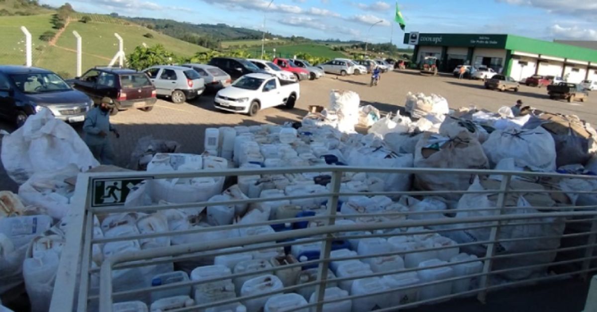 Emater recolhe quase 2 toneladas de embalagens de agrotóxicos no Sul do estado