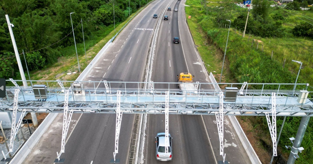 Free Flow permite que veículos transitem sem necessidade de passar por cabines de pedágio