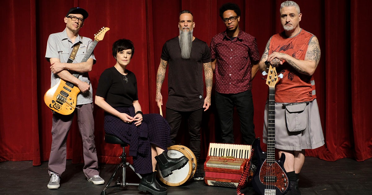 Pato Fu faz show nesta quinta-feira na Capital