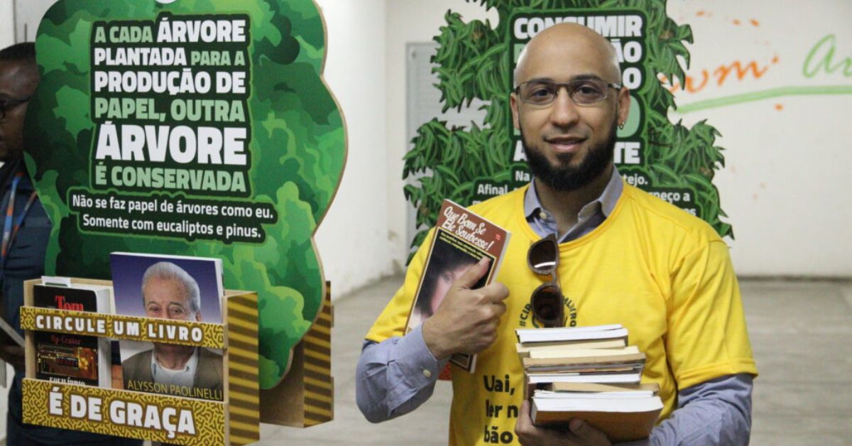Projeto promove troca de livros entre passageiros do metrô de BH