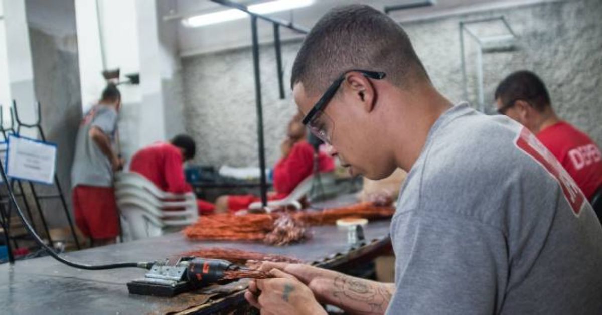 Minas lidera ranking nacional de empresas que contratam presos