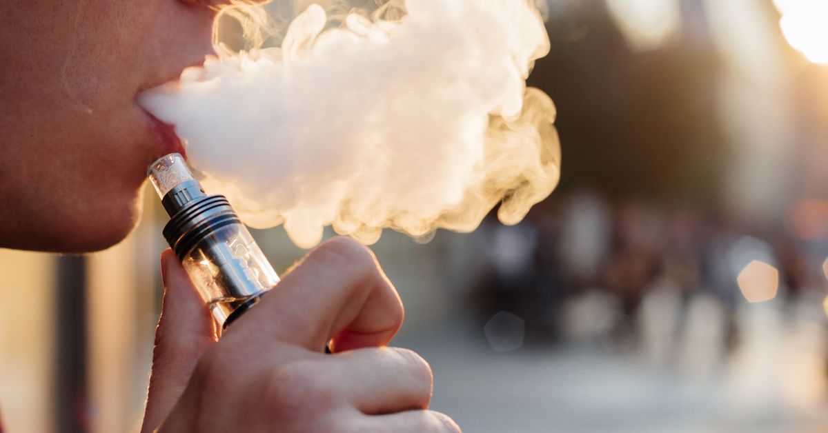 YouTube, Face, Instagram e sites têm 48 h para eliminar conteúdos sobre cigarros eletrônicos
