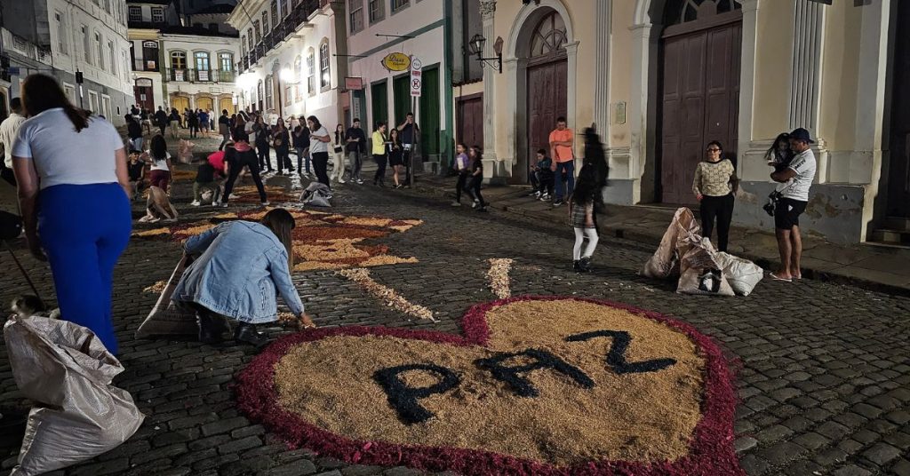 turismo minas gerais semana santa/ Tapete Ouro Preto