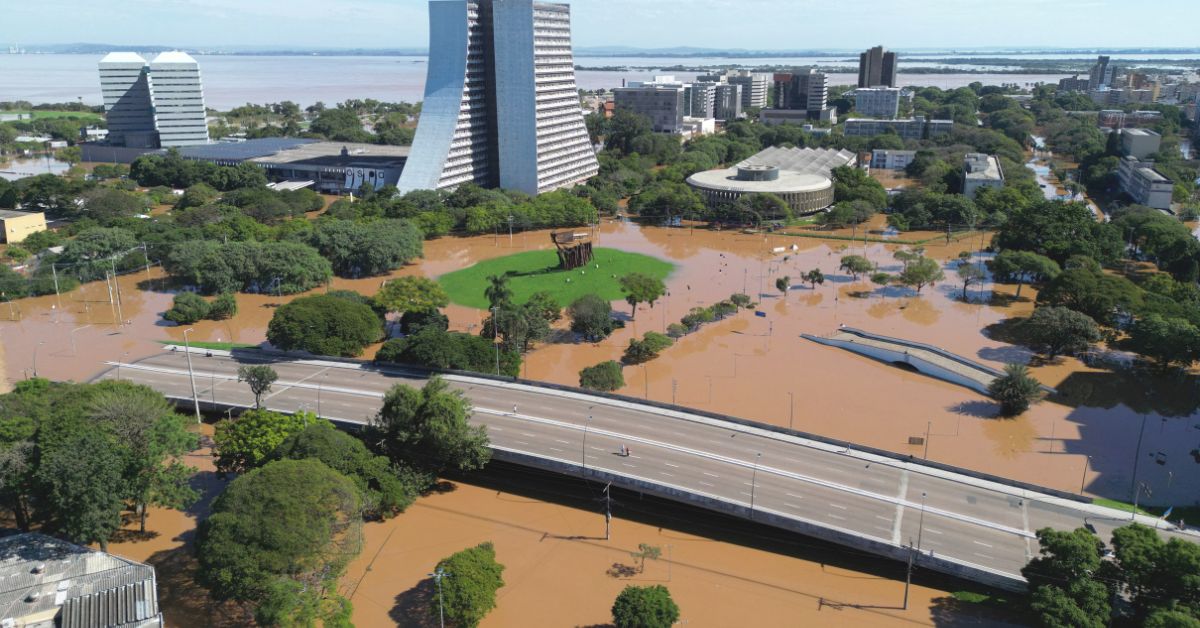 Vista aérea do centro de Porto Alegre inundado pelas chuvas | Crédito: REUTERS/Diego Vara