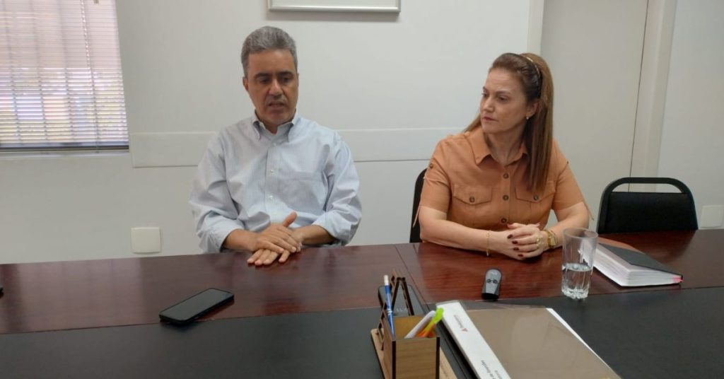 Presidente do Sinduscon-MG, Renato Michel, e a assessora econômica Ieda Vasconcelos
