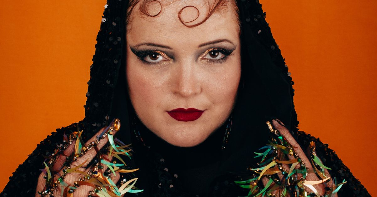Inspirada em sentimentos pessoais, Thaís Coimbra lança o EP Courage em BH