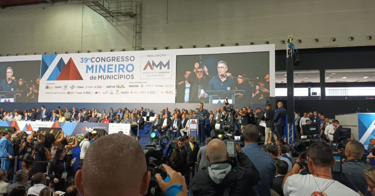 Zema pede renegociação de dívida com a União em Congresso Mineiro de Municípios