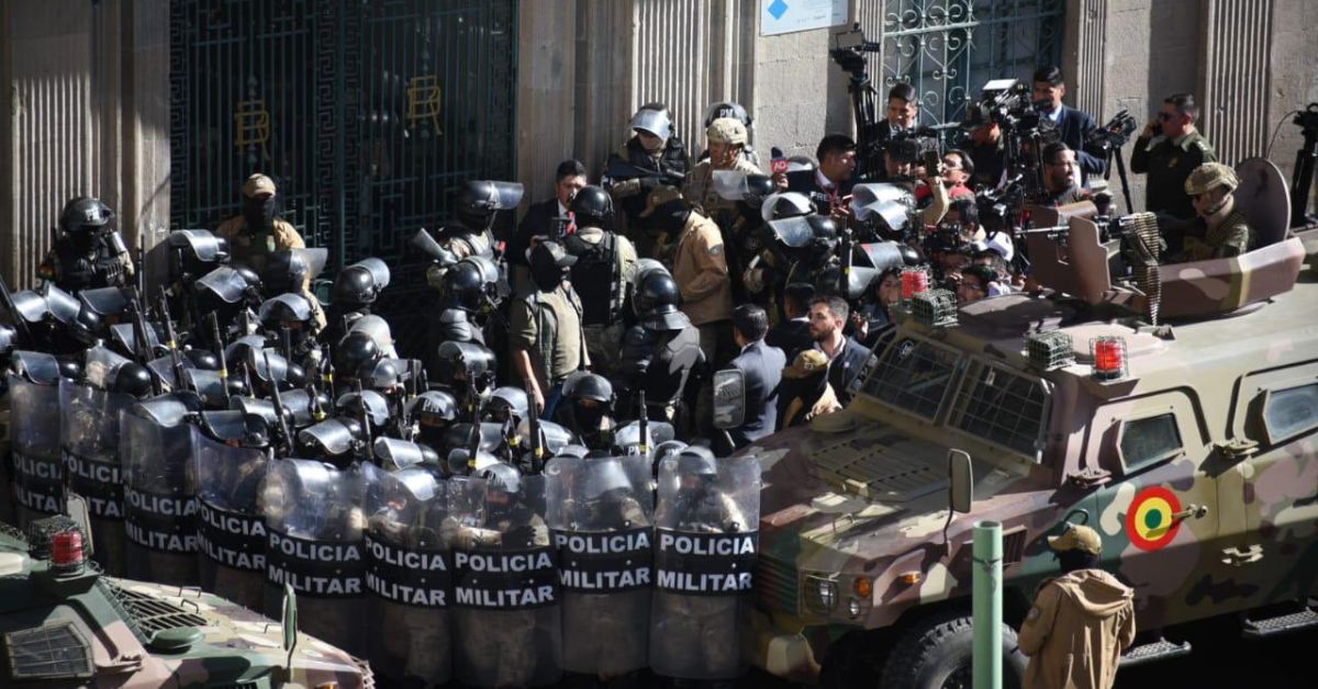 Militares da Bolívia tentam dar golpe de estado no país
