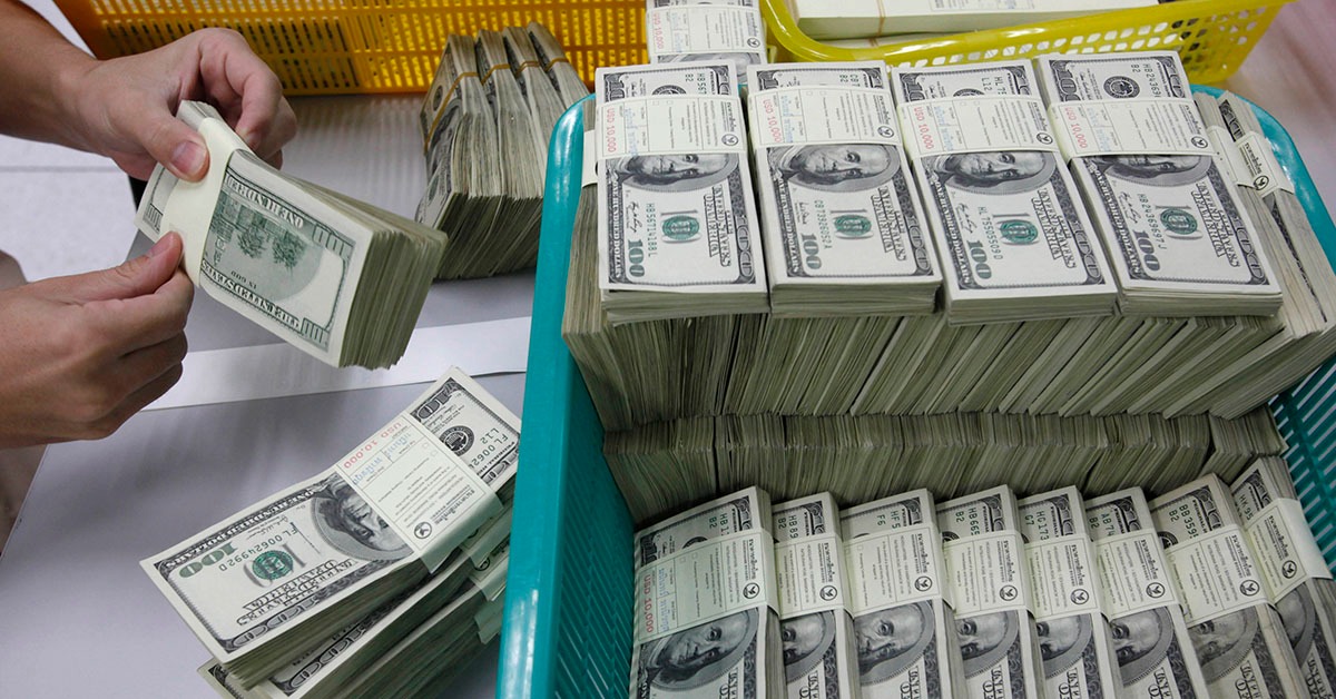 Dólar fecha em leve alta com receios por cenário fiscal e após leilão do BC