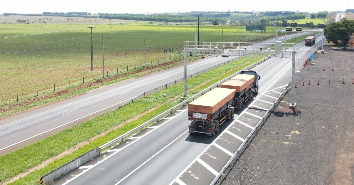 Um em cada 10 veículos comerciais transita com excesso de carga na BR-365