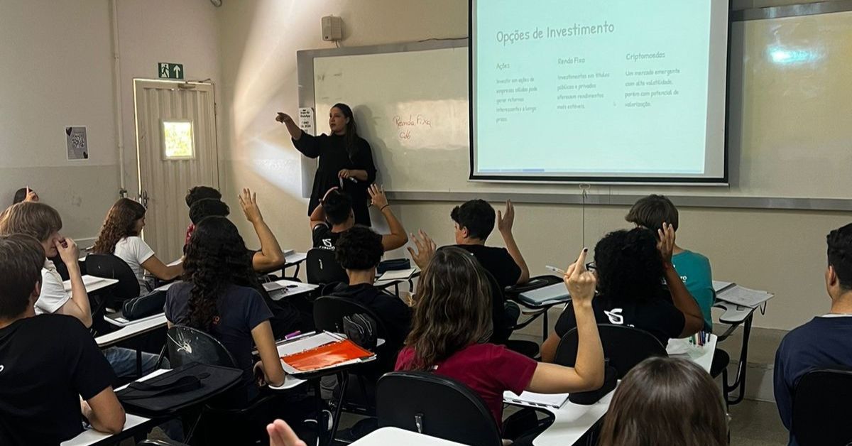 Projeto de educação financeira para adolescentes premia estudantes em Uberaba