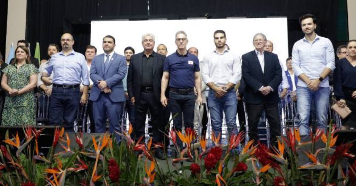 Zema encerra série de compromissos no Norte de Minas na Expomontes 