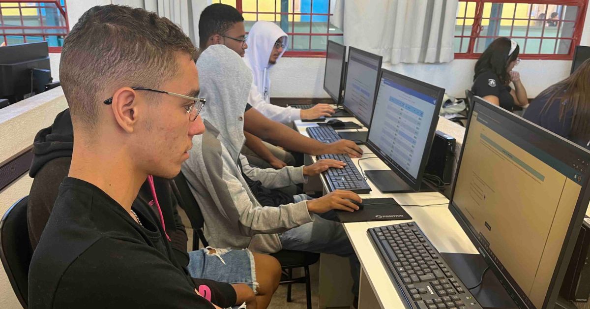 Minas aplica Inteligência Artificial na correção de redações de estudantes da rede pública