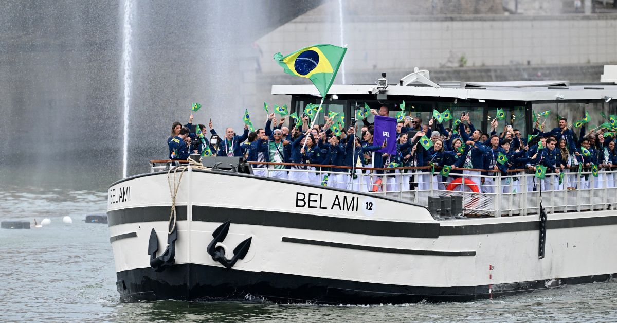 Mesmo com chuva e controles de segurança, Paris vive empolgação com abertura da Olimpíada