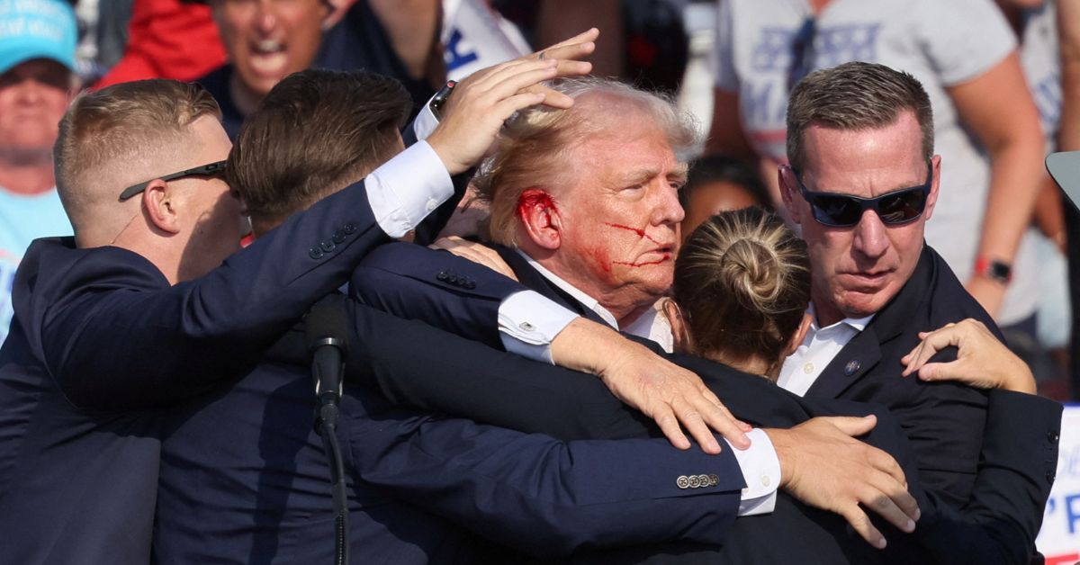 Trump leva tiro na orelha direita em comício; atirador morreu