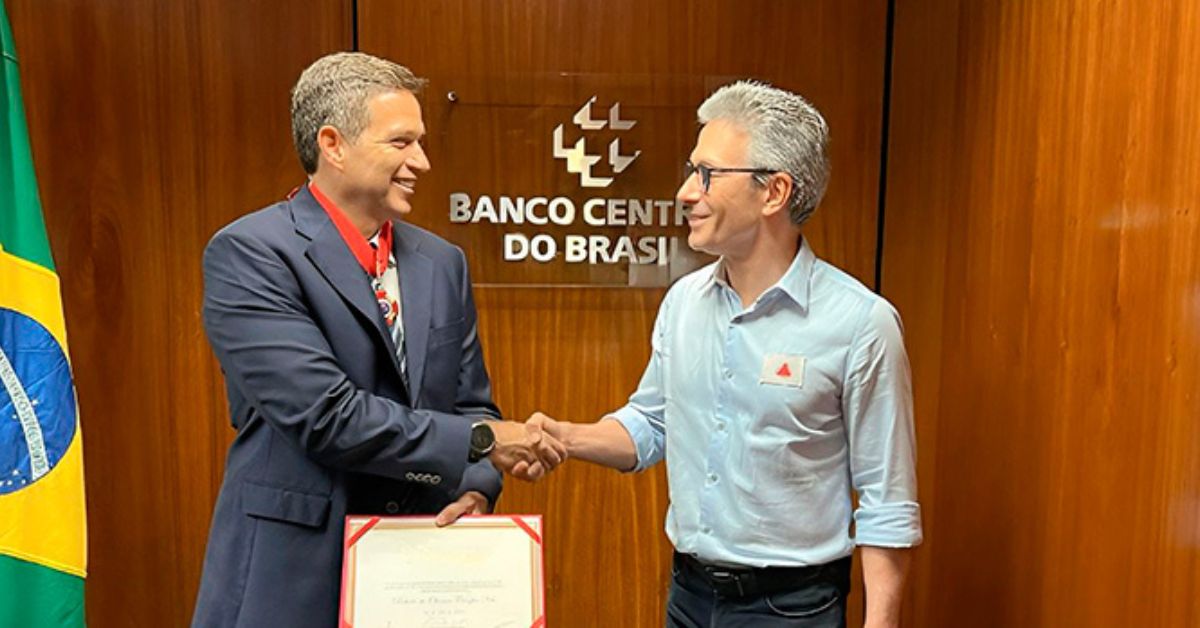 Zema entrega Medalha da Inconfidência ao presidente do Banco Central