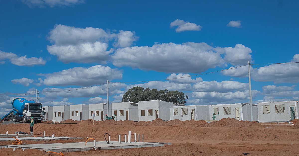Casas construídas em 48 horas vão compor conjunto habitacional no Sul de Minas