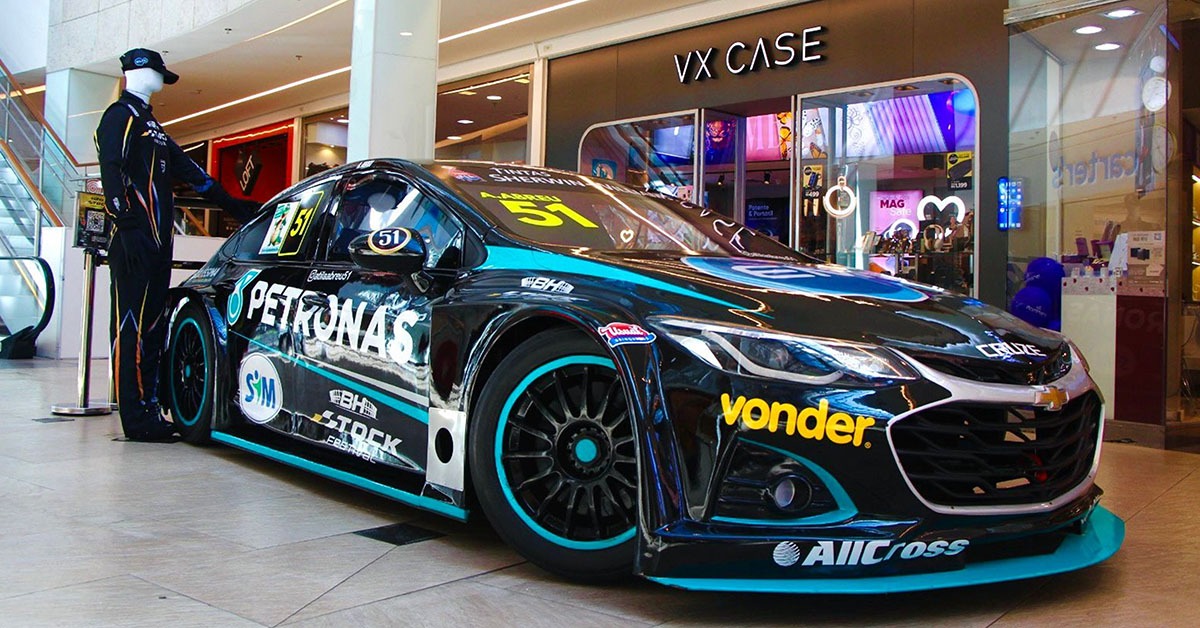 Carro da Stock Car pode ser visto de perto no Pátio Savassi
