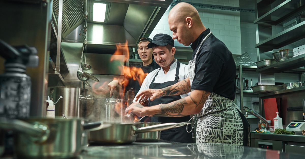 Dark kitchen: modelo focado no delivery tem crescimento contínuo desde a pandemia
