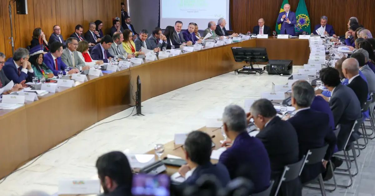 Lula orienta ministros a não criarem novos programas