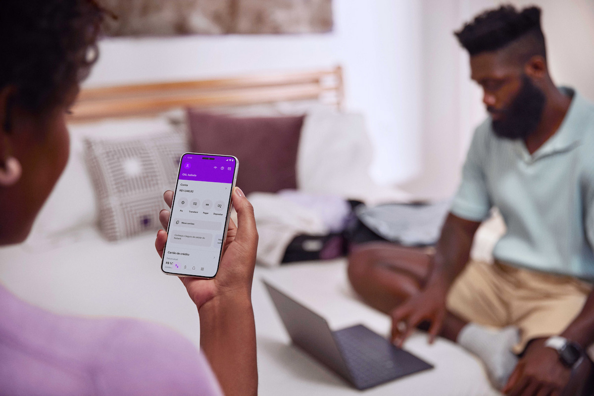 Nubank inicia oferta de plano para celular a seus clientes