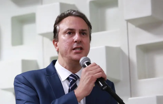 Celular proibido em todas as salas de aula do Brasil? Conheça medida estudada pelo governo