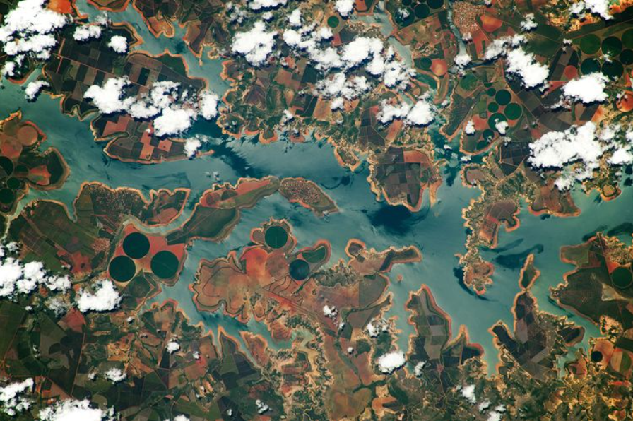 Minas Gerais vista do espaço: astronauta da Nasa registra riqueza do solo de Três Marias