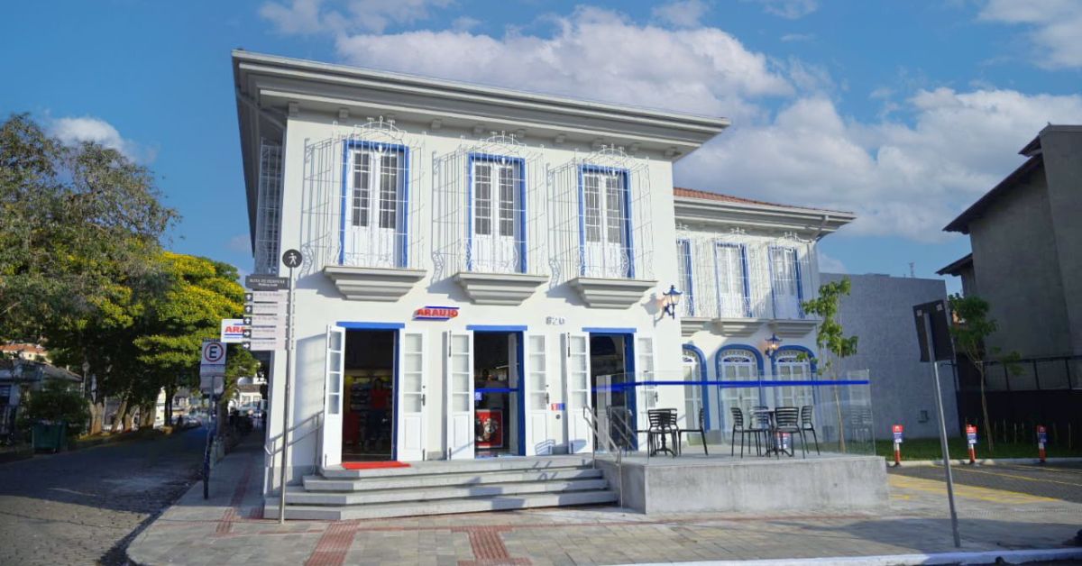 Drogaria Araujo inaugura loja em casarão na cidade de São João del-Rei