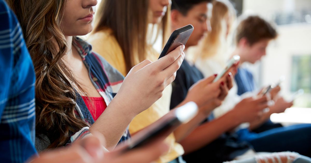 Empresas se adaptam à entrada dos jovens no mercado consumidor; veja tendências para atender esse público