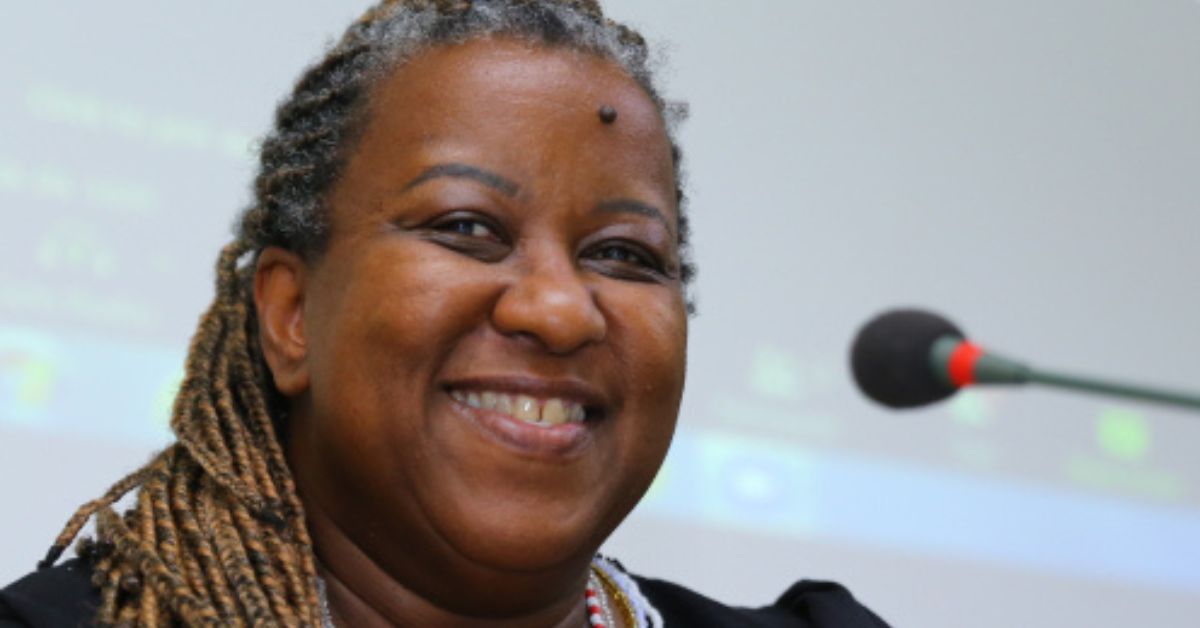 Nova ministra Macaé Evaristo é ré em ação que aponta superfaturamento; entenda