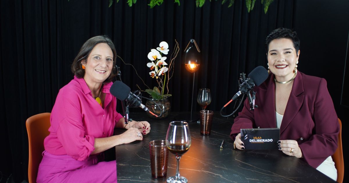 Adriana Muls fala sobre liderança feminina e jornalismo propositivo no podcast Deliberado