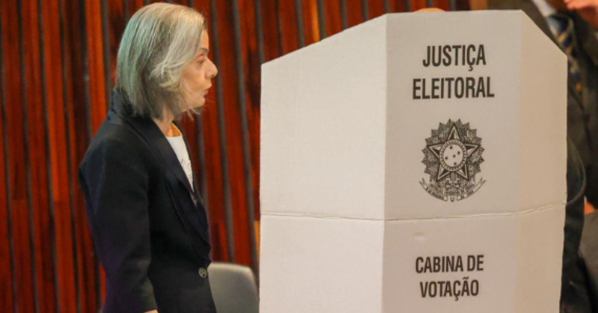 Cármen Lúcia, presidente do TSE, vota em BH e celebra juízes, mesários e imprensa
