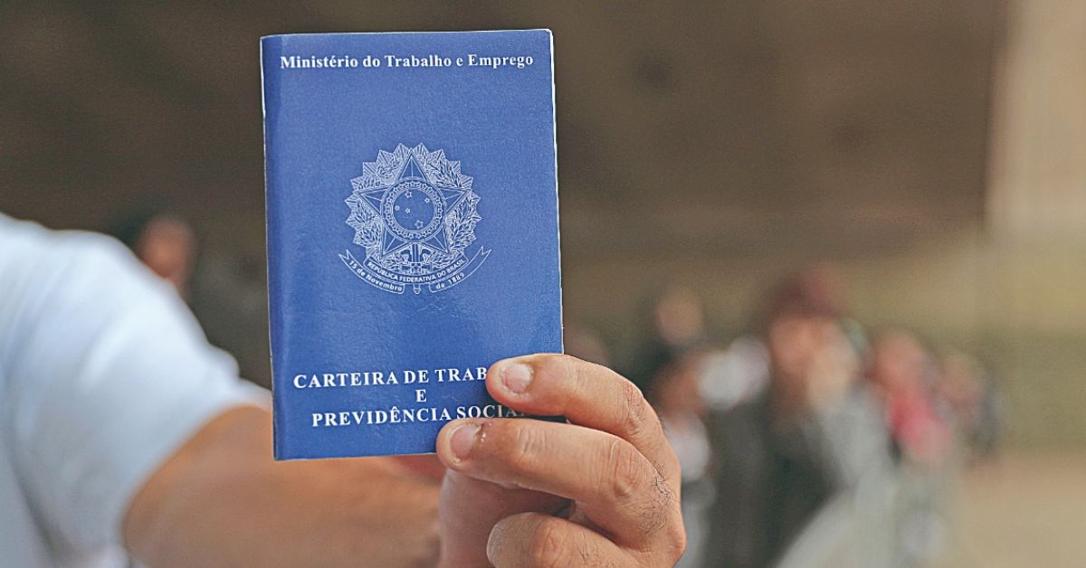 Brasil fecha mais vagas de emprego do que o esperado, mas encerra 2024 com saldo positivo