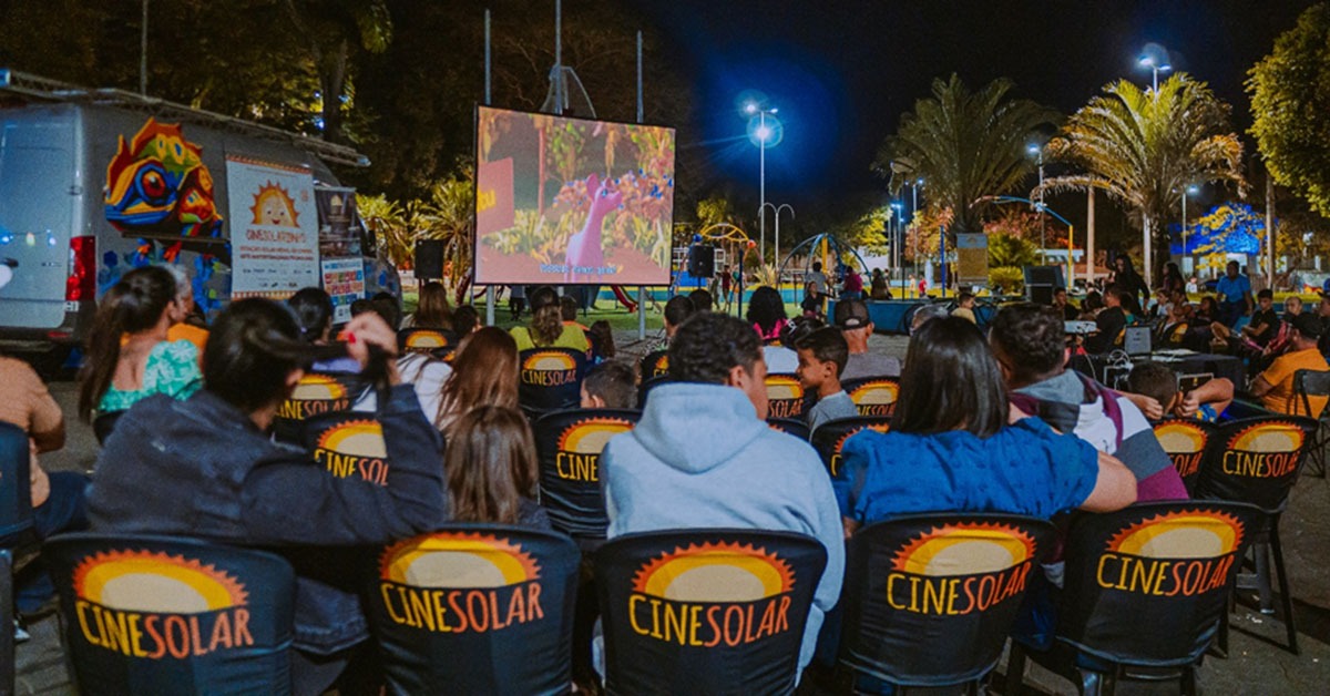 Primeiro cinema movido a energia solar do Brasil é atração no interior de Minas