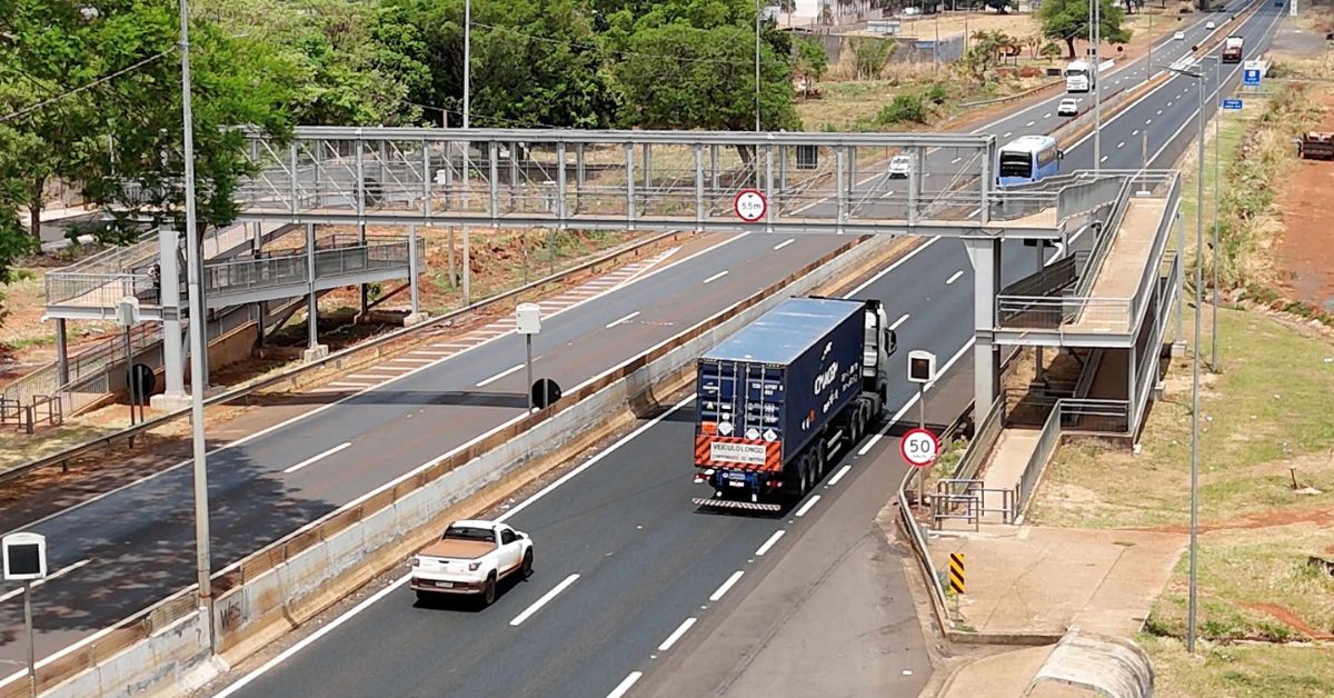 Concessionária instala radares que acompanham trajeto de veículos na BR-050 em Uberaba