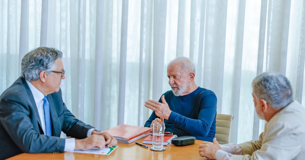 Lula é liberado por médicos para trabalhar após exames
