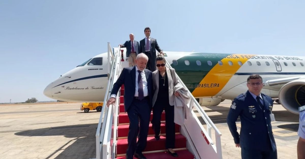 Após susto, avião de Lula e comitiva brasileira chega a Brasília 