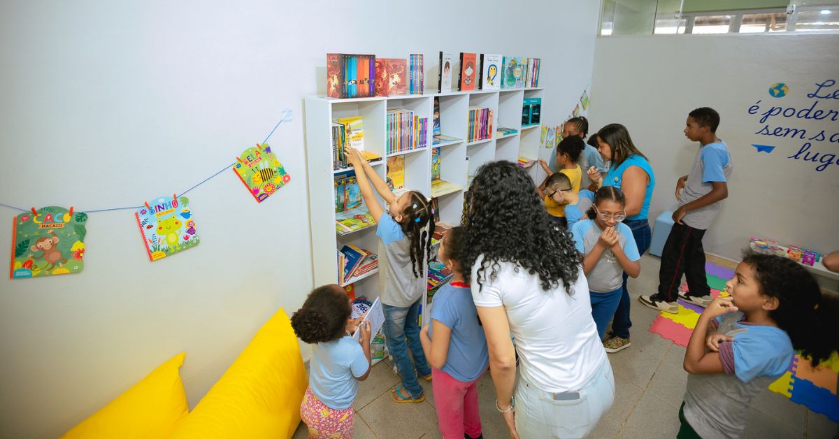 Projeto Partilhando Letras cria espaços de leitura em Itabira com 1.500 livros