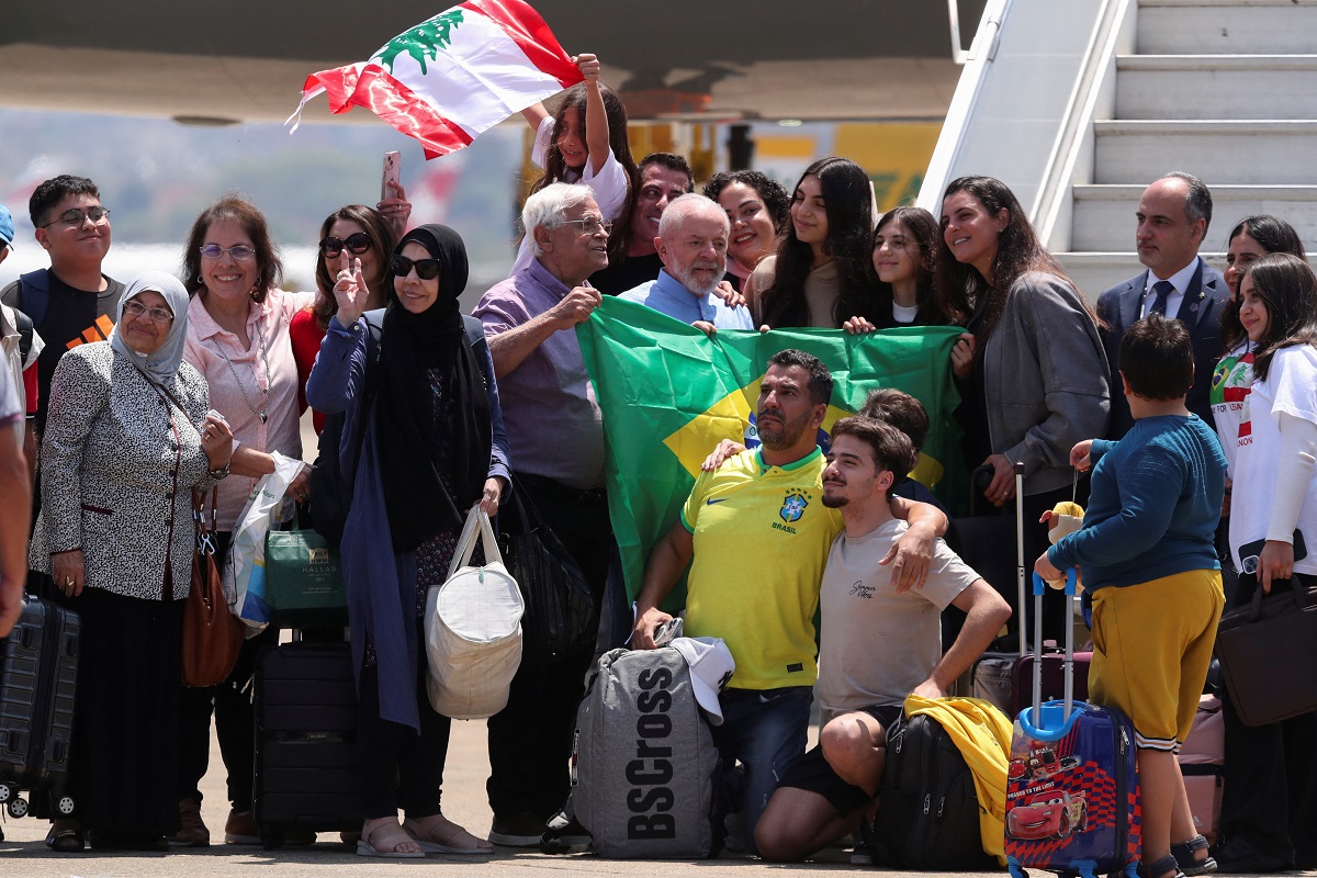 Primeiro voo de repatriados do Líbano chega ao Brasil