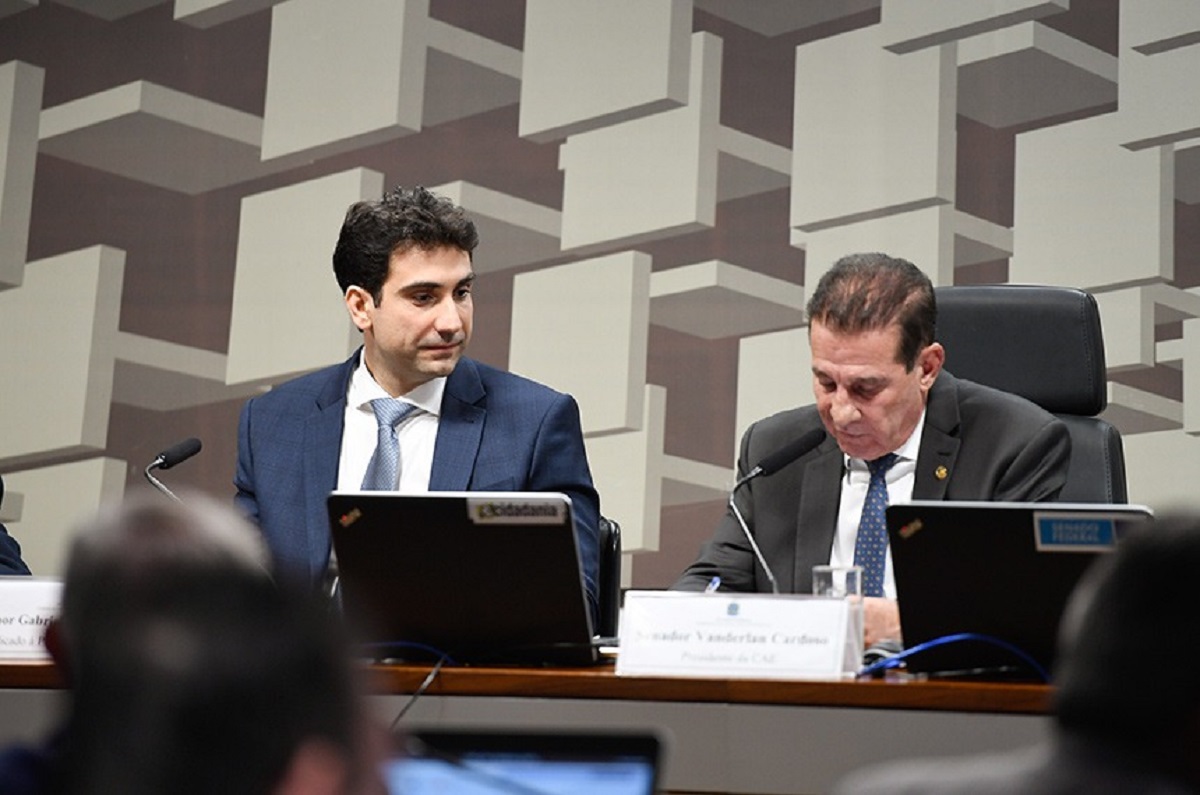 Indicação de Galípolo para a presidência do BC é aprovada por unanimidade por comissão do Senado