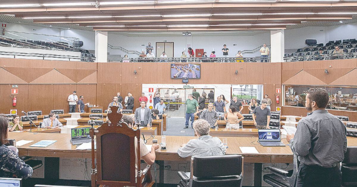 Câmara derruba veto e promulga projeto que favorece construtoras em Belo Horizonte